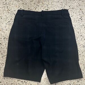 Lululemon ABC shorts navy green plaid flat front shorts 32